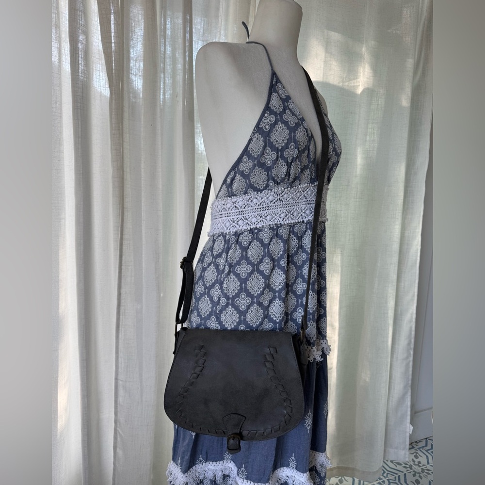 T-Shirt & Jeans Gray Faux Suede Crossbody Saddle Bag Whipstitch Boho Western - Picture 3 of 12